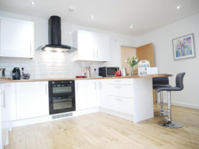4 Bedroom Holiday Home